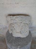 Lagrasse - Abbaye - Chapiteau fragmentaire du lion (Gres, 12eme)